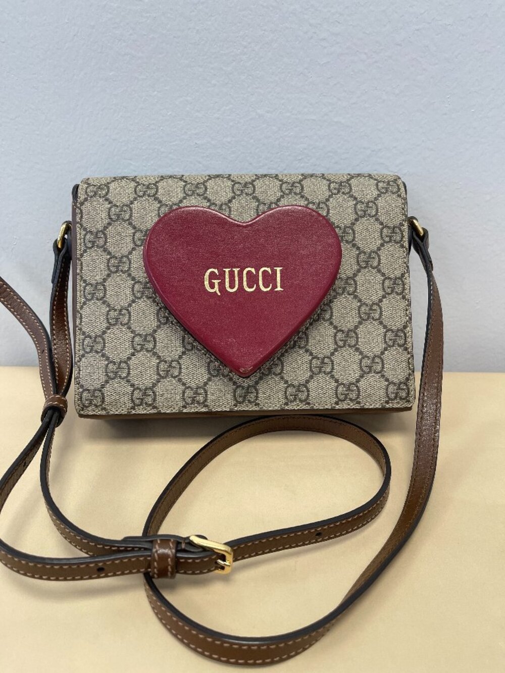 Gucci GG Supreme Monogram Script Logo Heart Crossbody Bag - Preowned